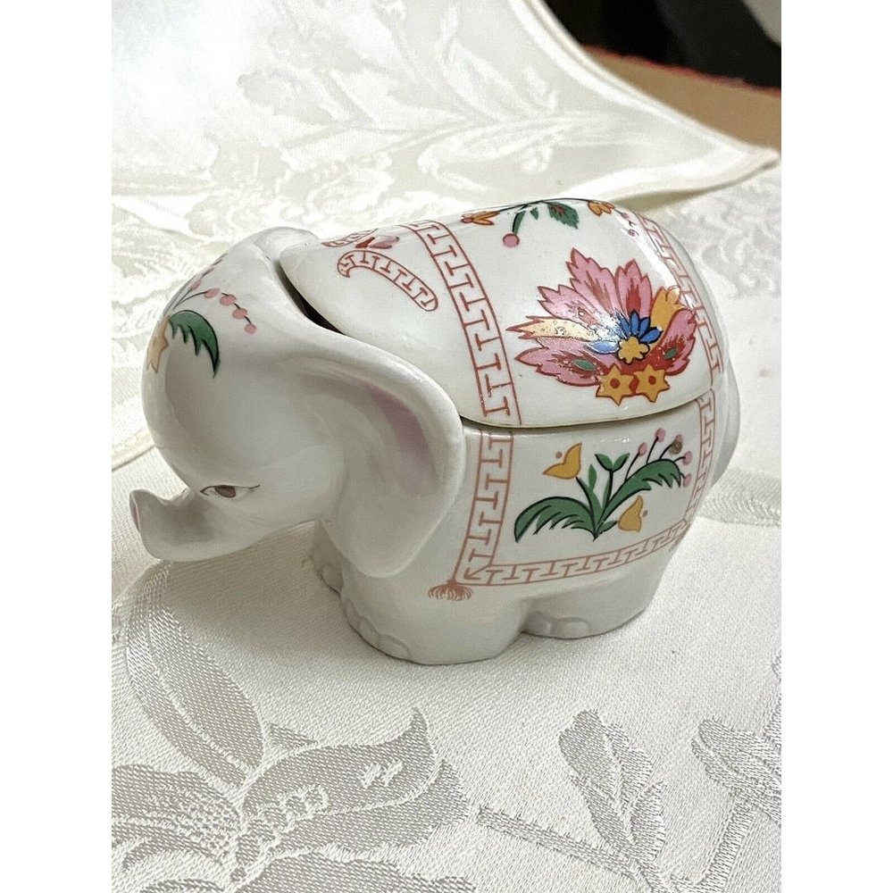 Adorable Prestige MCML XXXI Ceramic elephant‎ removable lid trinket box Candle
